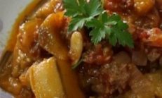 Güveçte Patlıcan Yemeği